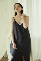 Robe nuisette en lin avec lien réglable au dos et fente sur le devant